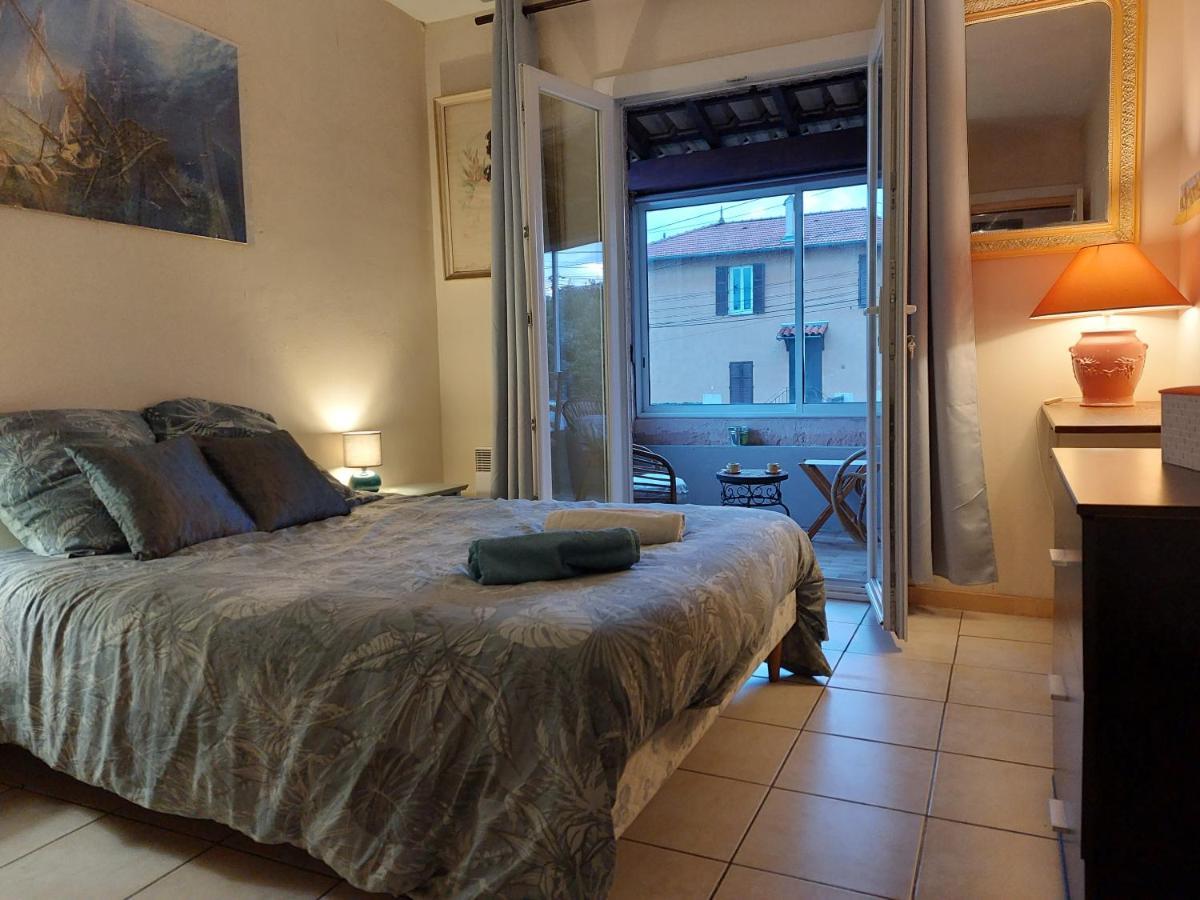 Home tranquille dans la cité du mimosa - Axelle Loc'Appart Mandelieu Extérieur photo