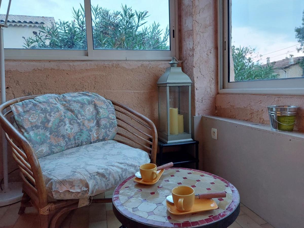 Home tranquille dans la cité du mimosa - Axelle Loc'Appart Mandelieu Extérieur photo